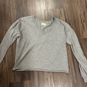 NATION Grey long sleeve cropped V-neck shirt sz small